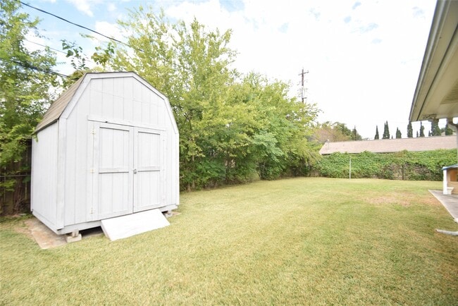 Building Photo - 8434 Bluegate St