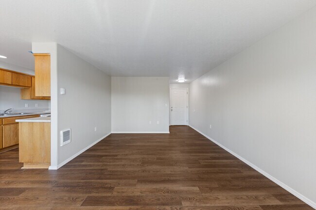 Building Photo - Fresh & Updated 2 bedroom W/S included!