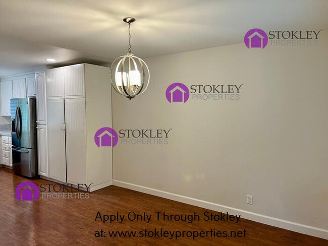Building Photo - 1659 Siskiyou Dr