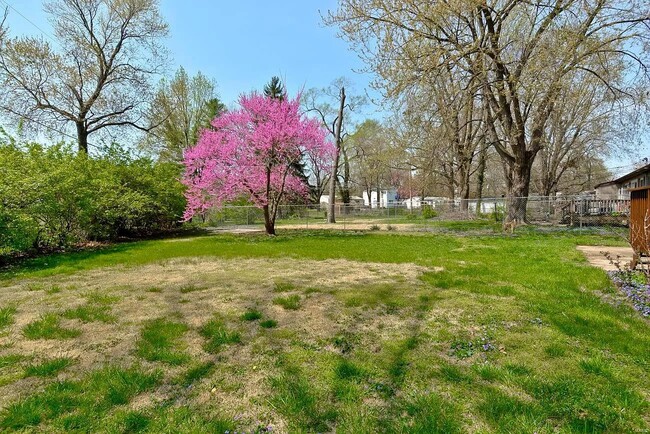 Building Photo - 980 Manresa Ln