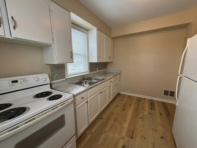 Building Photo - 22517 Petersburg Ave