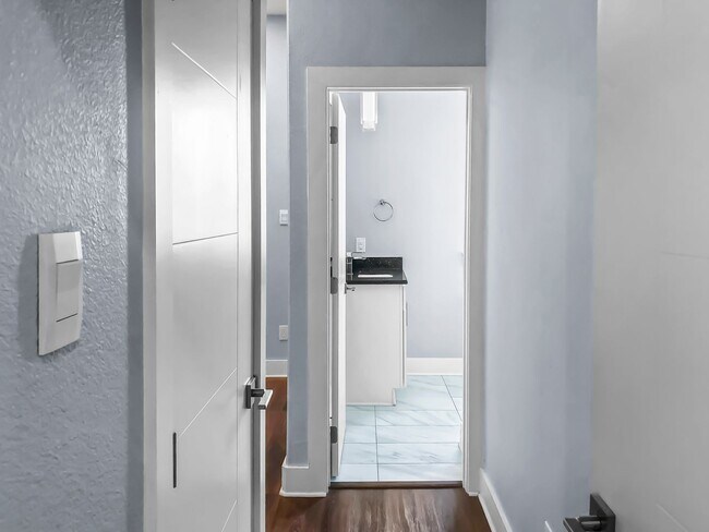 Building Photo - FELI312