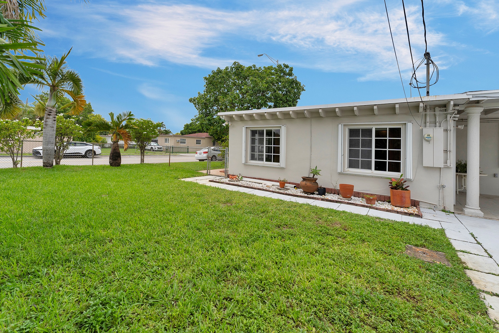 Building Photo - 361 SE 6th Ave