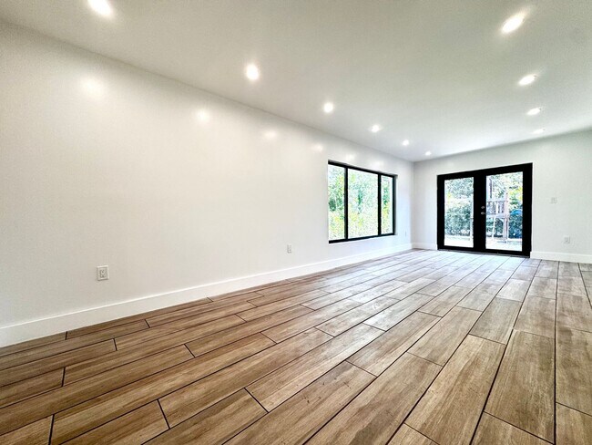 Building Photo - 4 Bedroom Plus In Laws Suite