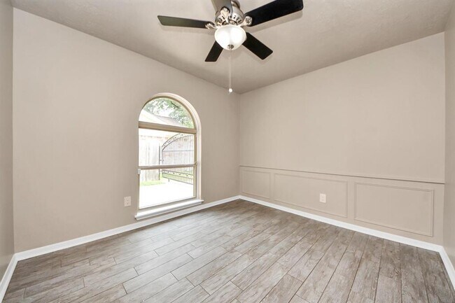 Building Photo - 23223 Canyon Lake Dr