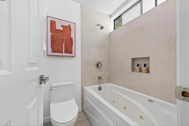 Building Photo - 163 Gladys Ave