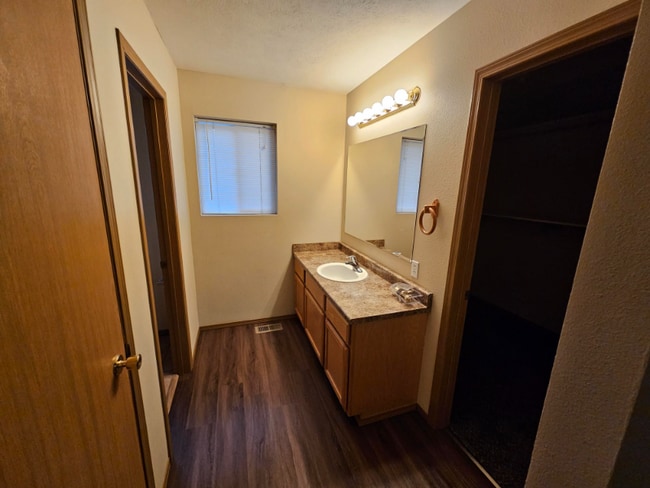 Building Photo - 995 N Boulder Ct