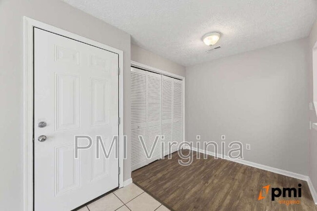 Building Photo - 326 Wells Ct