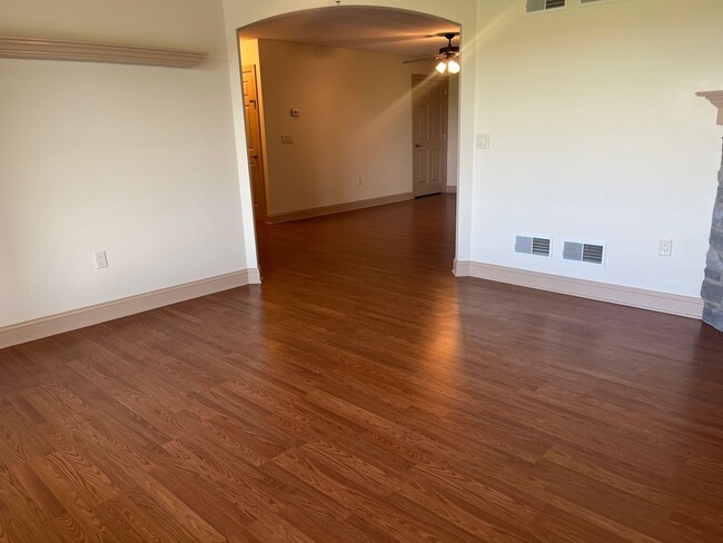 Building Photo - Now Leasing – Beautiful Well Maintained 3-...