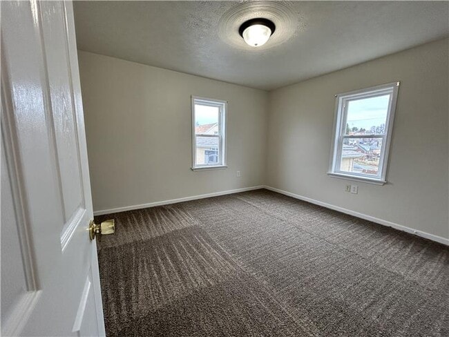 Building Photo - 128 S 13th St