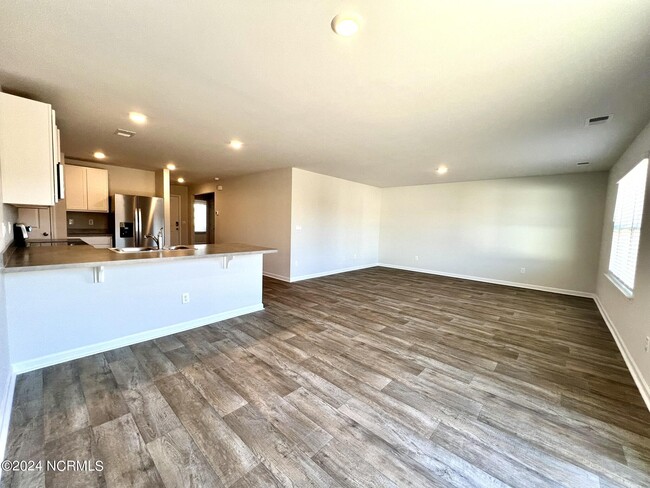 Building Photo - 8219 E Highcroft Dr NE