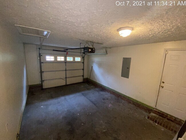 Building Photo - 1005 Sandalwood Dr
