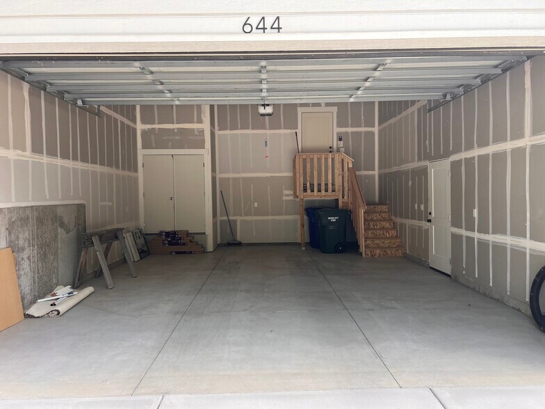 Building Photo - 644 Lincoln Ave