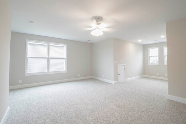 Building Photo - 477 Herman Dr