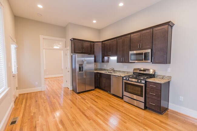 Building Photo - 1121 West Ave