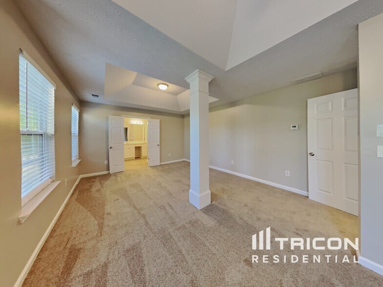 Building Photo - 203 Woodcreek Way