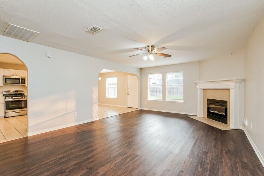 Building Photo - 3315 Maymist Dr