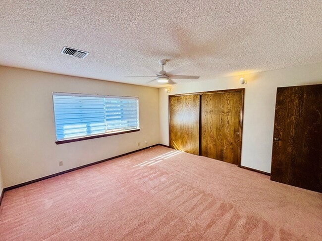 Building Photo - 527 Westlake Dr