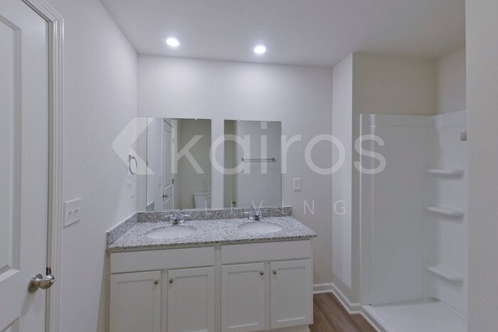 Building Photo - 528 Ivy Brook Way