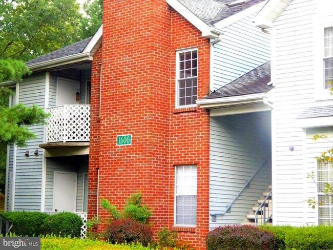 Building Photo - 1606 Diamond Dr