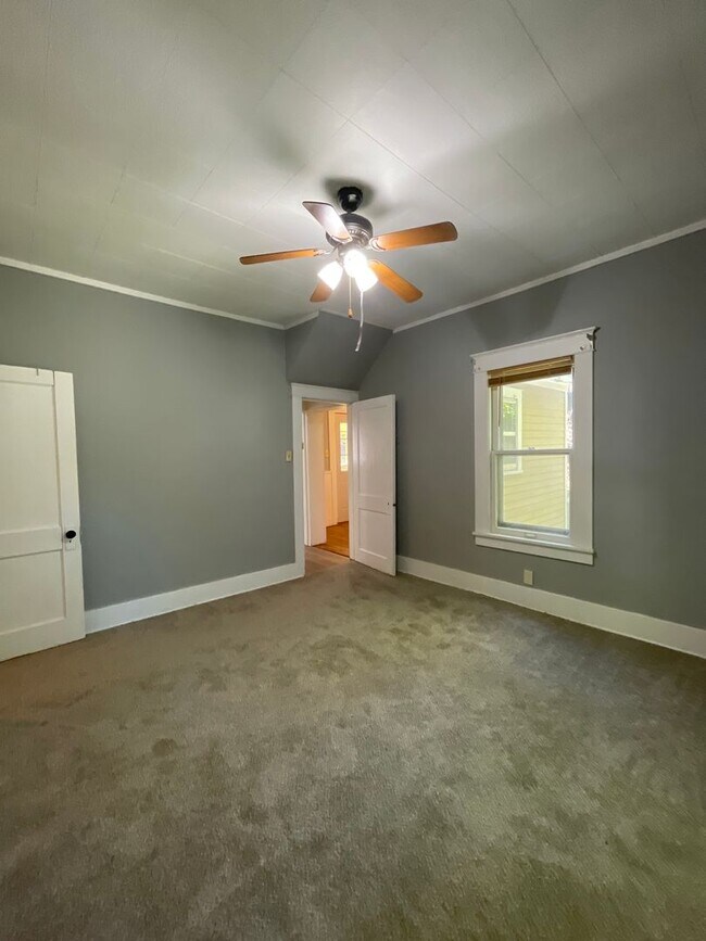 Building Photo - 1415 Neosho St