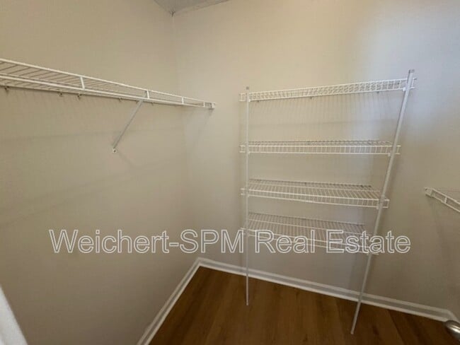 Building Photo - 10 Stockton Cove