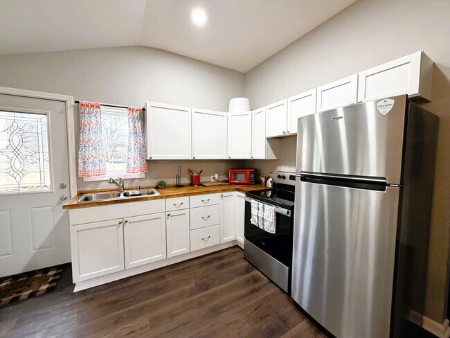 Building Photo - 512 S 6th St