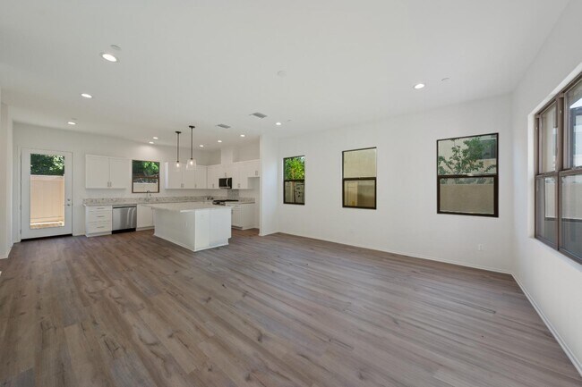 Building Photo - 822 Francesca Dr