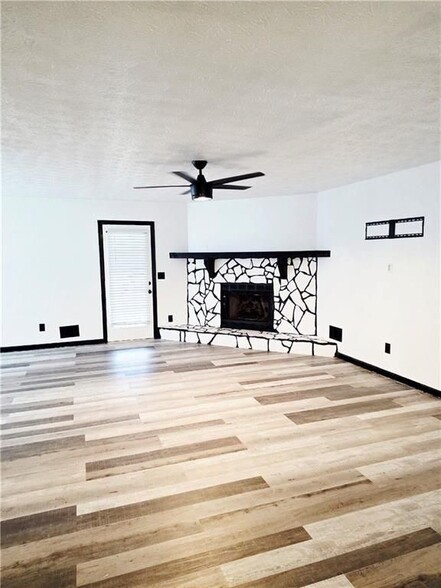 Building Photo - 1800 Keenland Pl