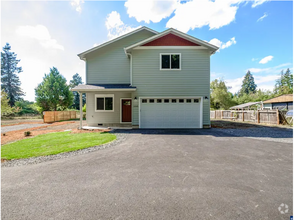 Building Photo - Large Newly Built 4 Bedroom 2.5 Bath house...