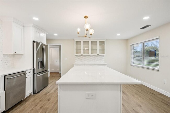 Building Photo - 4100 Overlook Dr NE