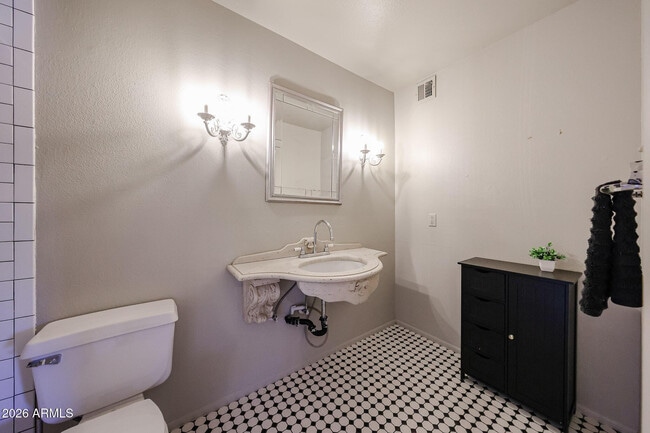 Building Photo - 4028 N Granite Reef Rd