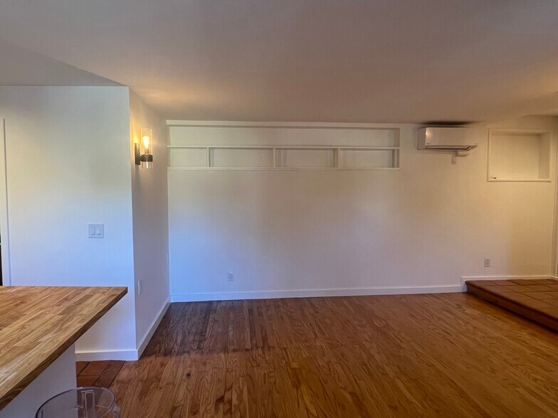 Building Photo - 6146 1/2 Glen Holly St