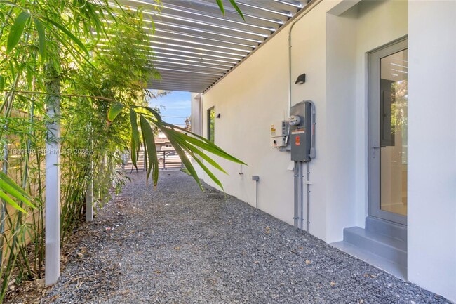 Building Photo - 3204 Plaza St