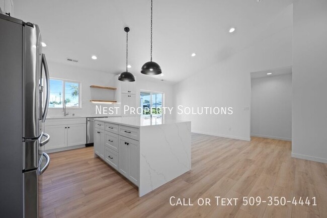 Building Photo - 914 N Washington Ct