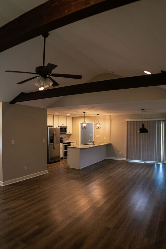 Building Photo - Beautiful home ready!