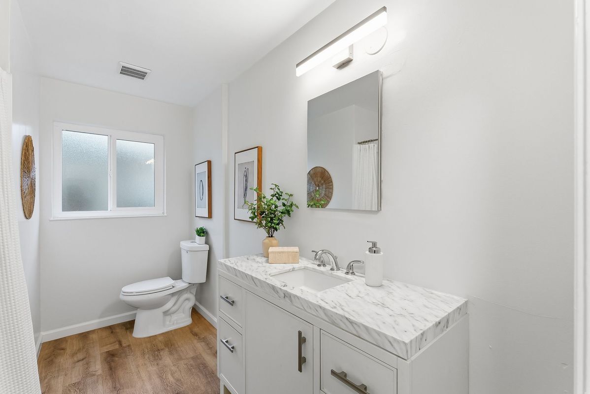 Building Photo - 446 Waddington Ave