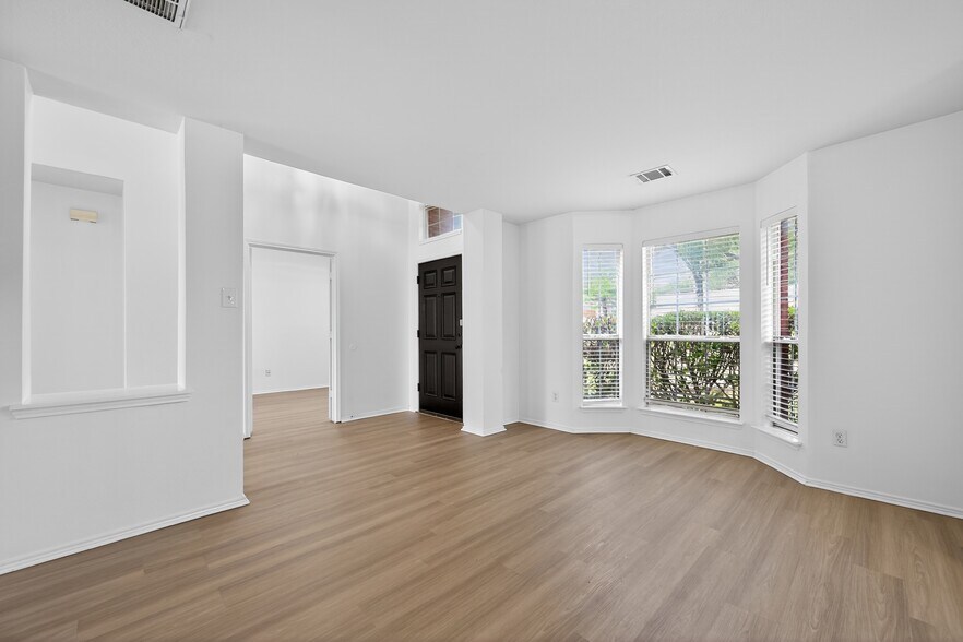 Building Photo - 2125 Elm Falls Pl