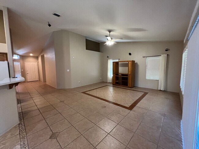 Building Photo - 3 BEDROOM HOME IN FALLS RANCH!