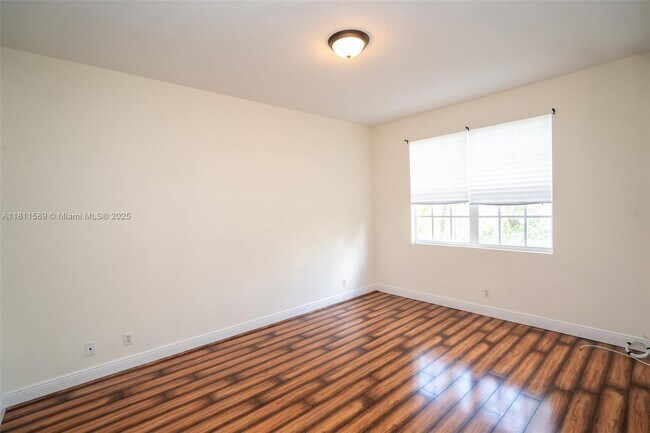 Building Photo - 2685 NE 9th Ave