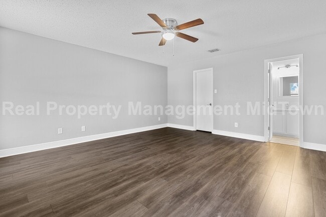 Building Photo - 1014 Mazourka Dr