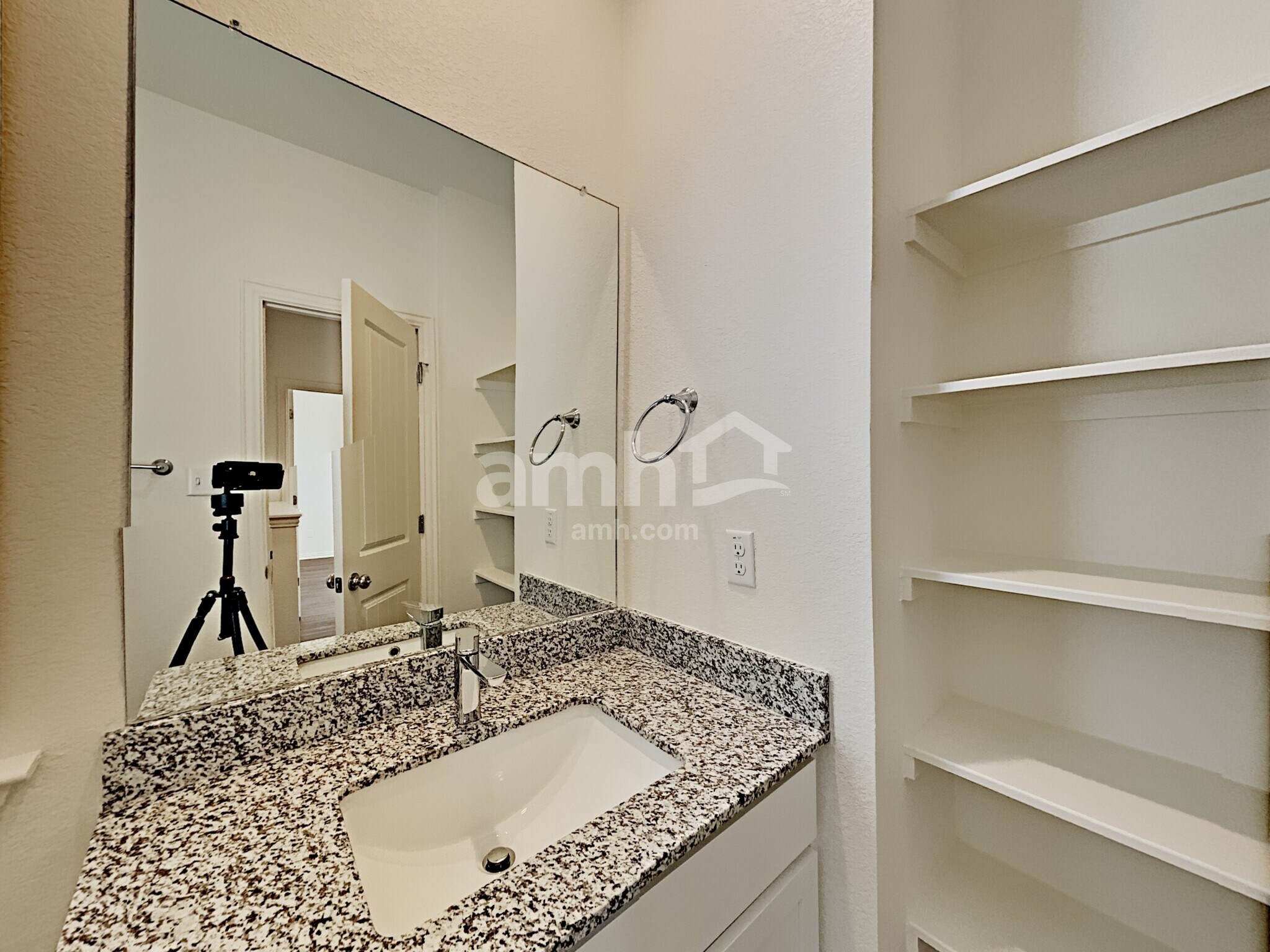 Building Photo - 2709 Meadowood Heights