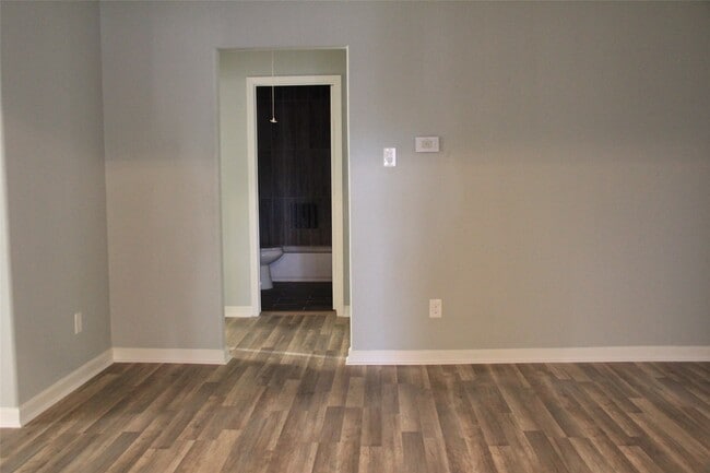 Building Photo - 724 Bowie St