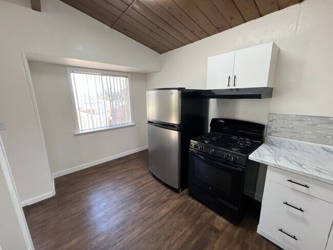 Building Photo - 2753 Buena Vista Ave