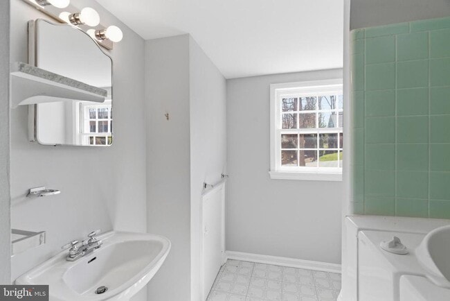 Building Photo - 9116 Hamilton Dr