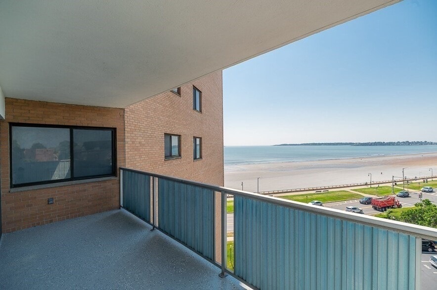 Balcony - 300 Lynn Shore Dr