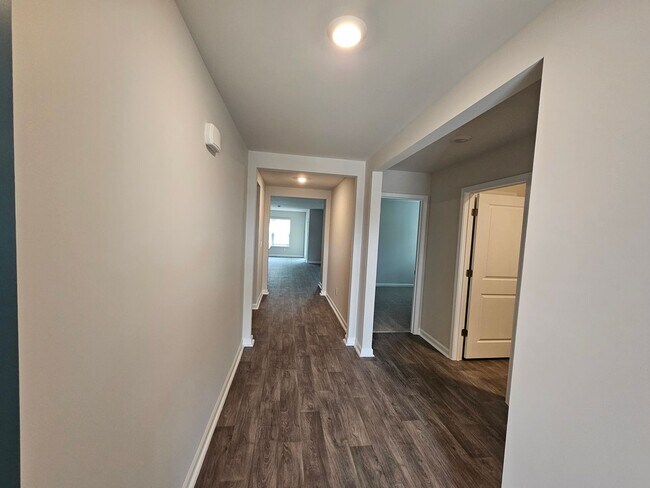 Building Photo - Move in Ready...Start Packing