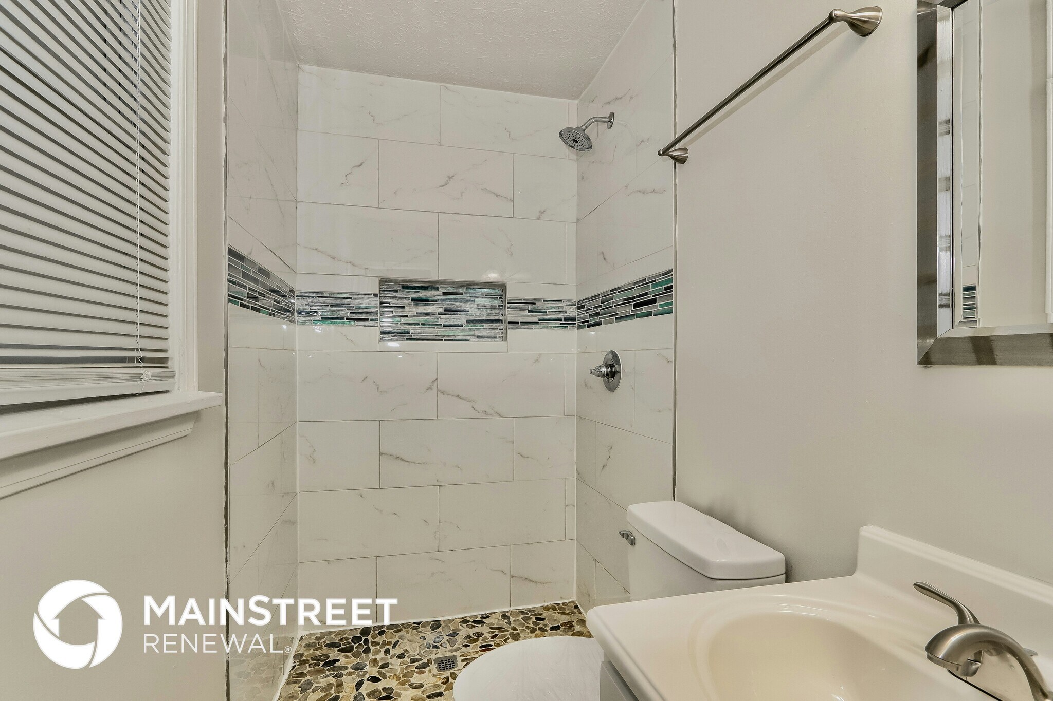 Building Photo - 9104 Royal Oak Dr