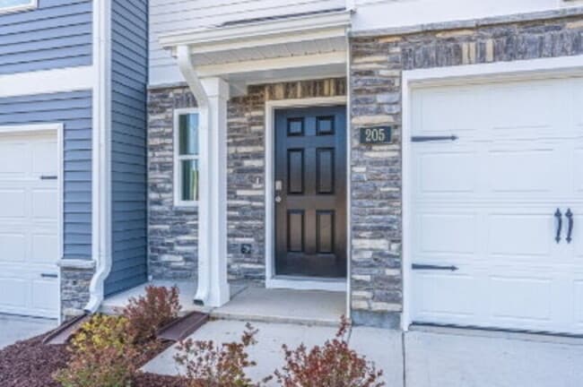 Building Photo - 205 Maddox Dr