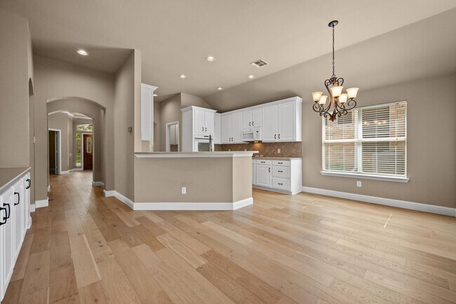 Building Photo - 4617 Kingsway Ln
